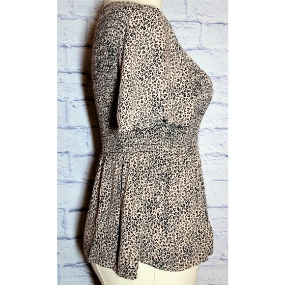 Urban Romantics Smocked Short Sleeve Leopard Peasant Top Womens Size XS Boho - Picture 2 of 9